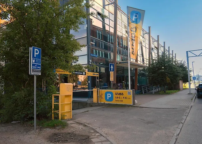 Harbor Walk & Historic Flat *